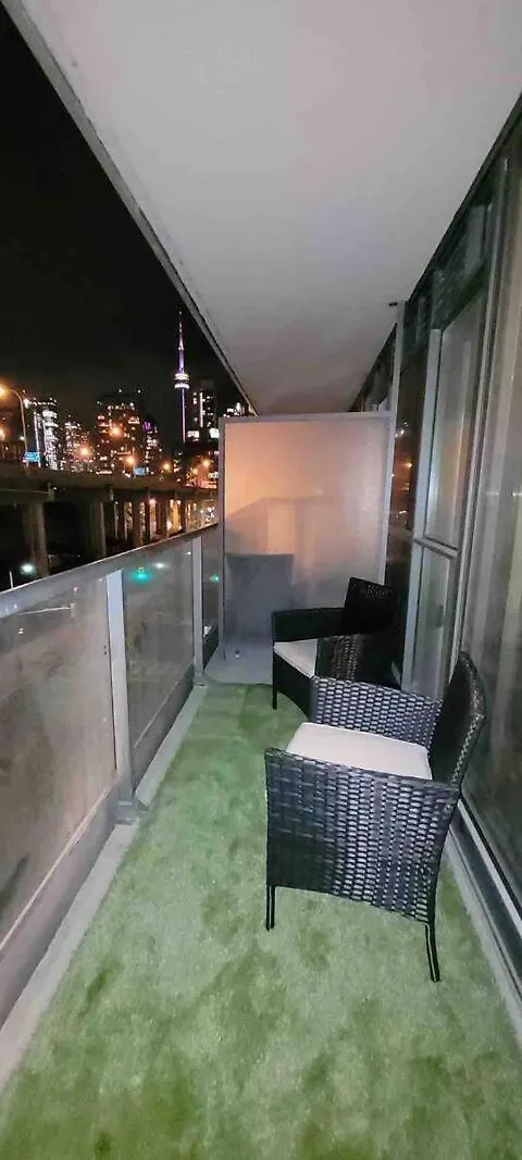 Apartment Luxury Downtown Condo With Cn Tower Views, Pool Access, Gym,Free Parking Upon Request At Booking Toronto