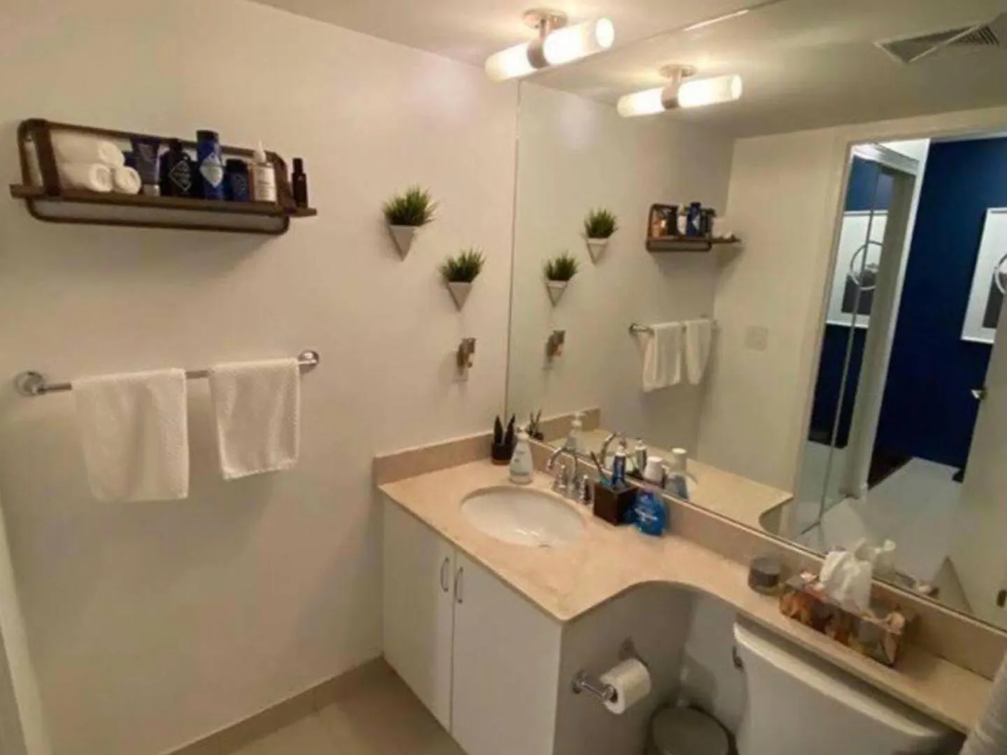 Luxury Downtown Condo With Cn Tower Views, Pool Access, Gym,Free Parking Upon Request At Booking Toronto 0*,