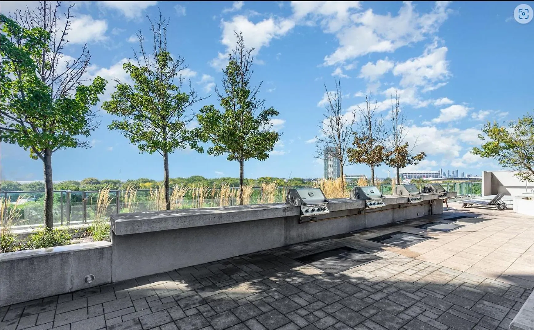 Apartment Luxury Downtown Condo With Cn Tower Views, Pool Access, Gym,Free Parking Upon Request At Booking Toronto Canada