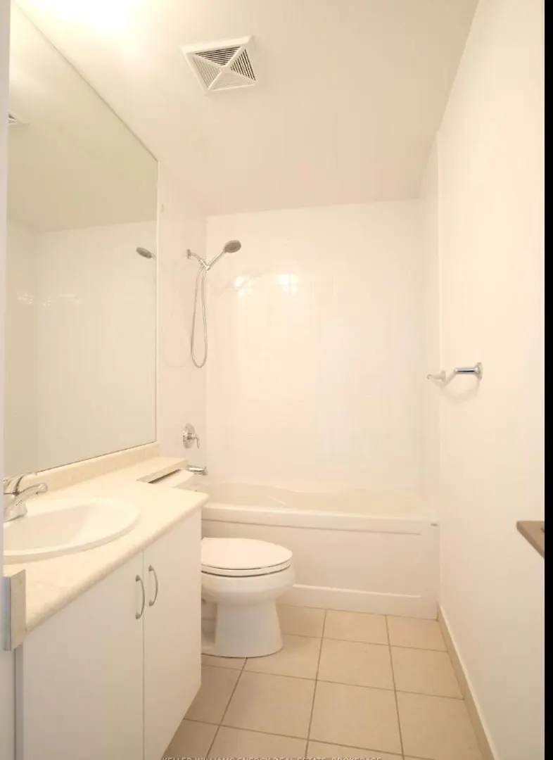 Luxury Downtown Condo With Cn Tower Views, Pool Access, Gym,Free Parking Upon Request At Booking Toronto