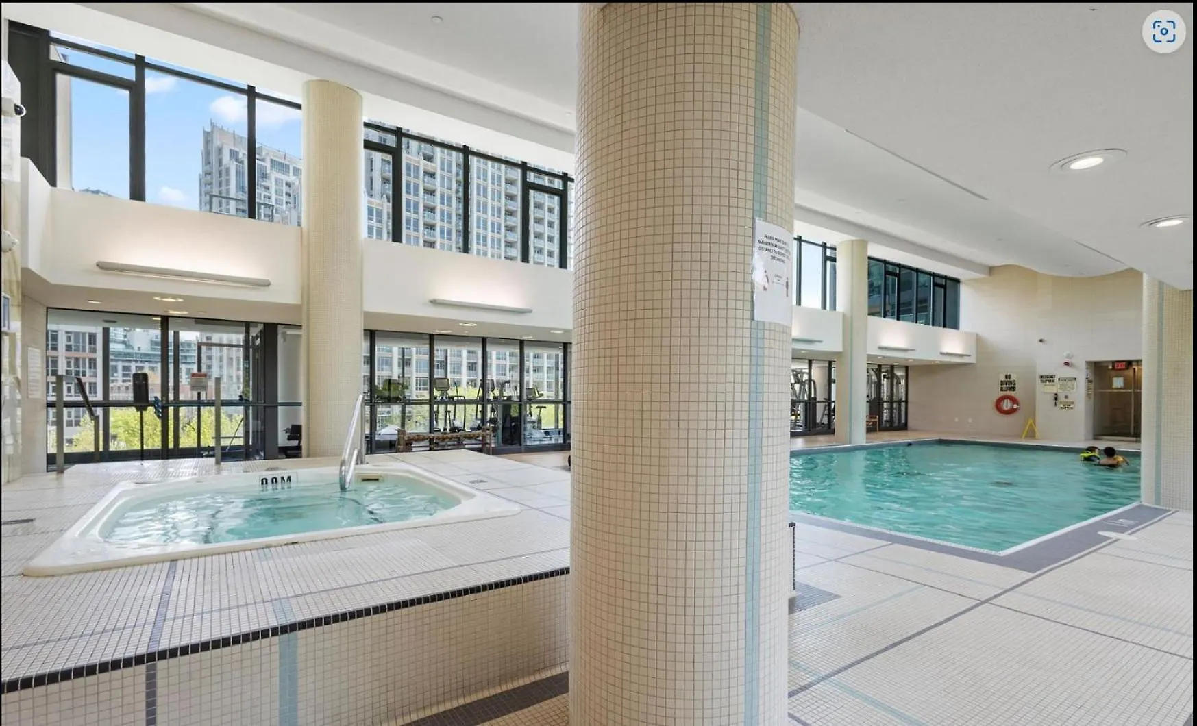 Luxury Downtown Condo With Cn Tower Views, Pool Access, Gym,Free Parking Upon Request At Booking Toronto Apartment