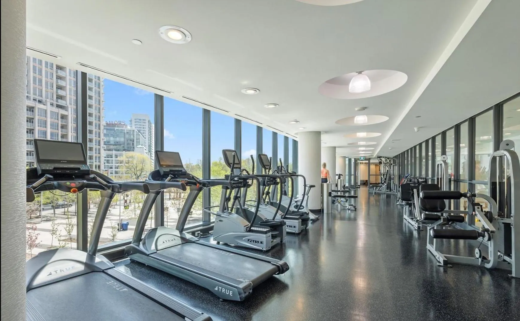 Luxury Downtown Condo With Cn Tower Views, Pool Access, Gym,Free Parking Upon Request At Booking Toronto Apartment