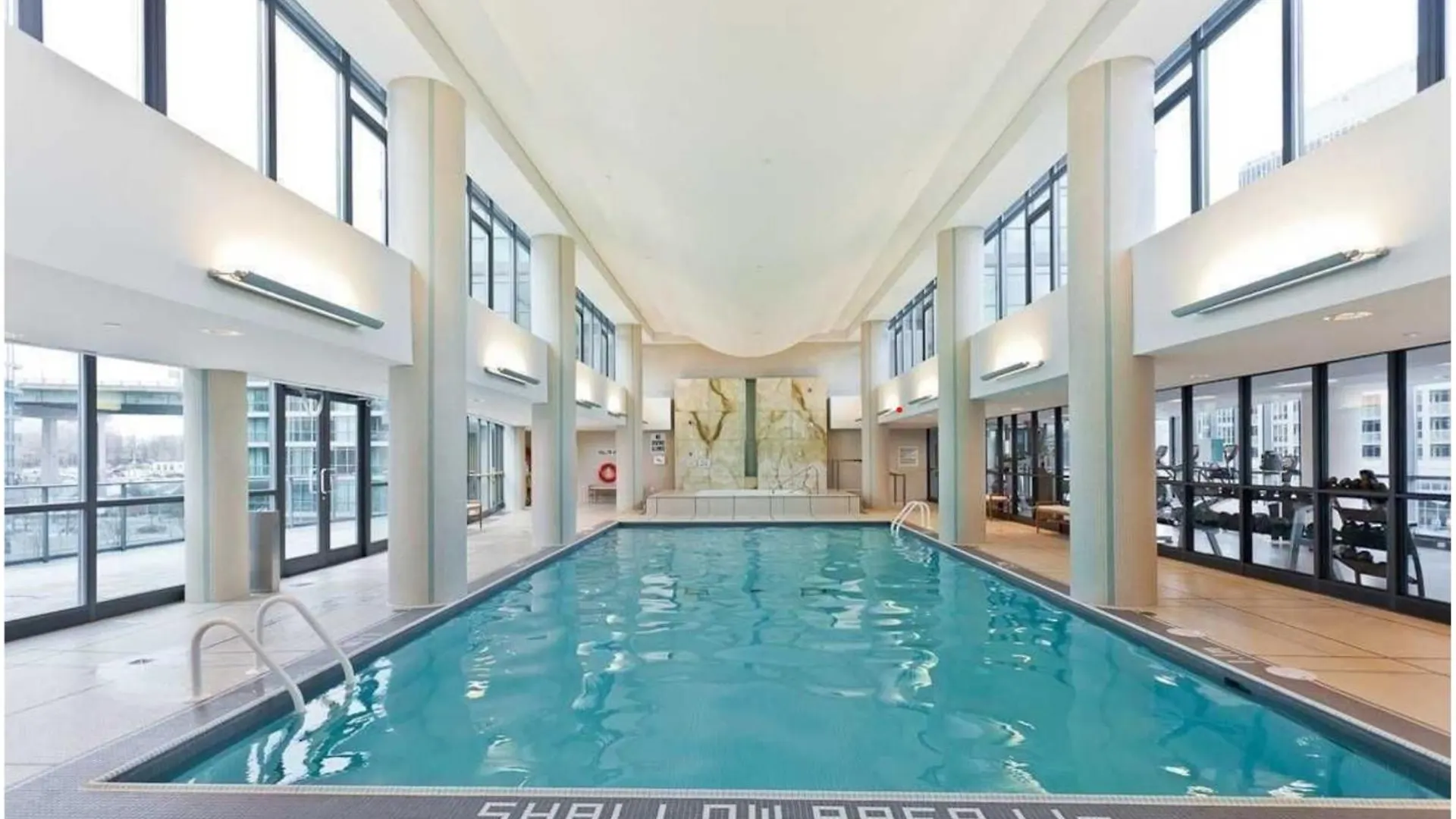 Luxury Downtown Condo With Cn Tower Views, Pool Access, Gym,Free Parking Upon Request At Booking Toronto Canada